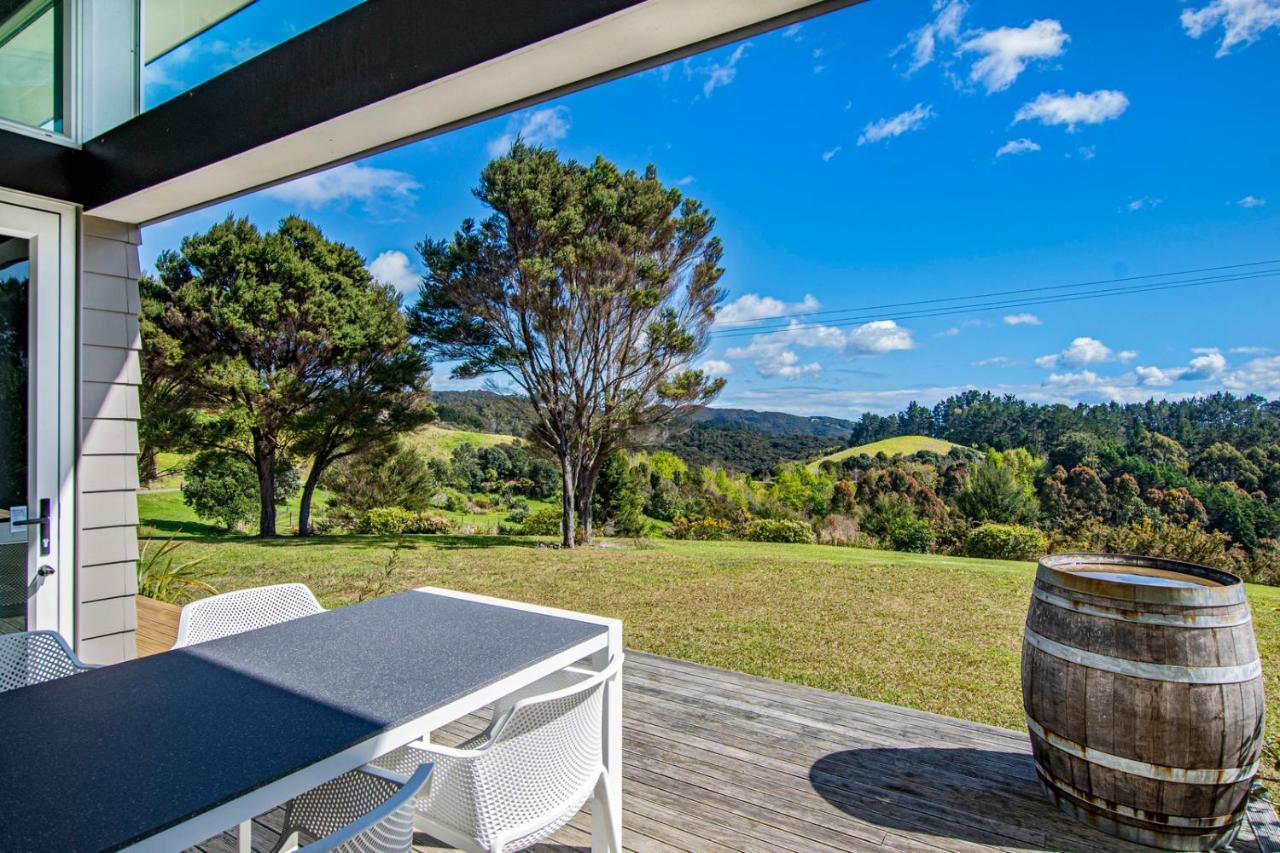 Paroa Bay Chalets - Te Whare Kereru Рассел Екстер'єр фото